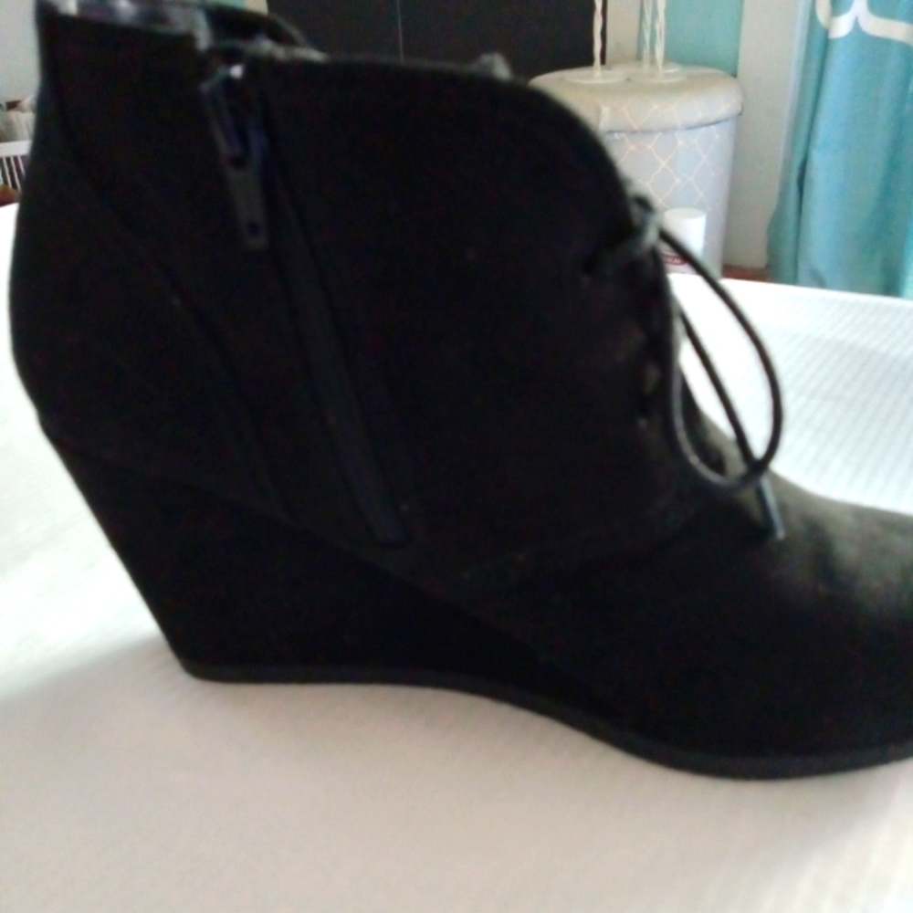 NIB*8 1/2*Universal Thread "Bessie" Booties